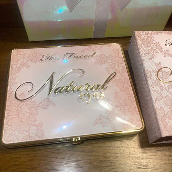 Too Faced Natural Eye Palette - Picture 4 of 5